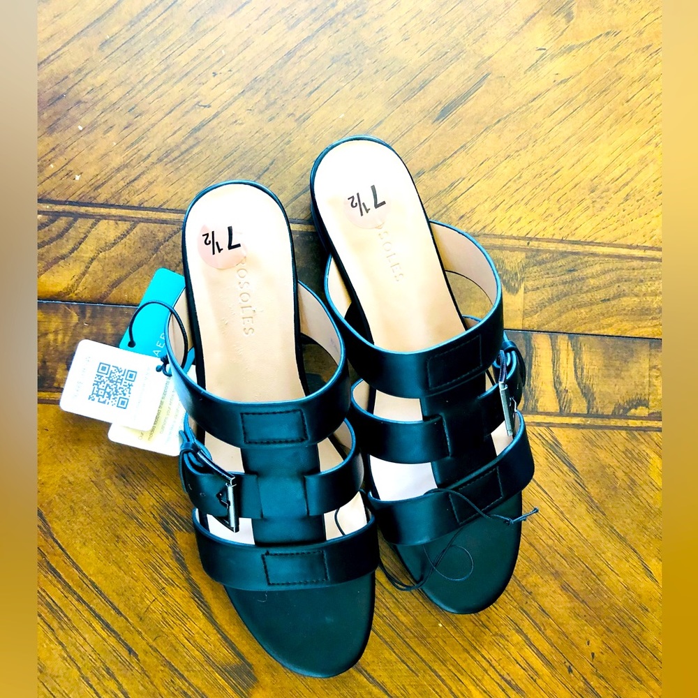 NWT women aerosols size 7.5 low wedge open toe slippers sandals